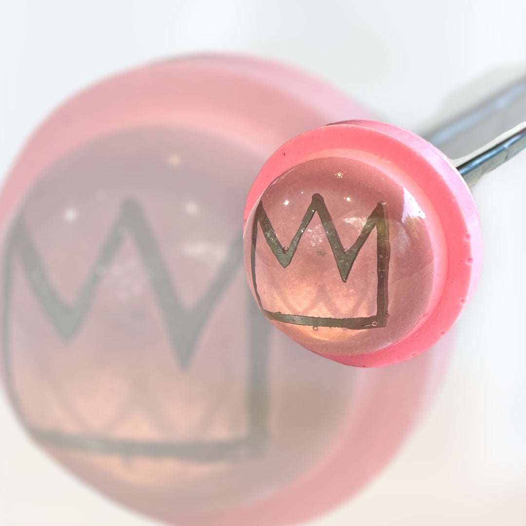Pinku crown